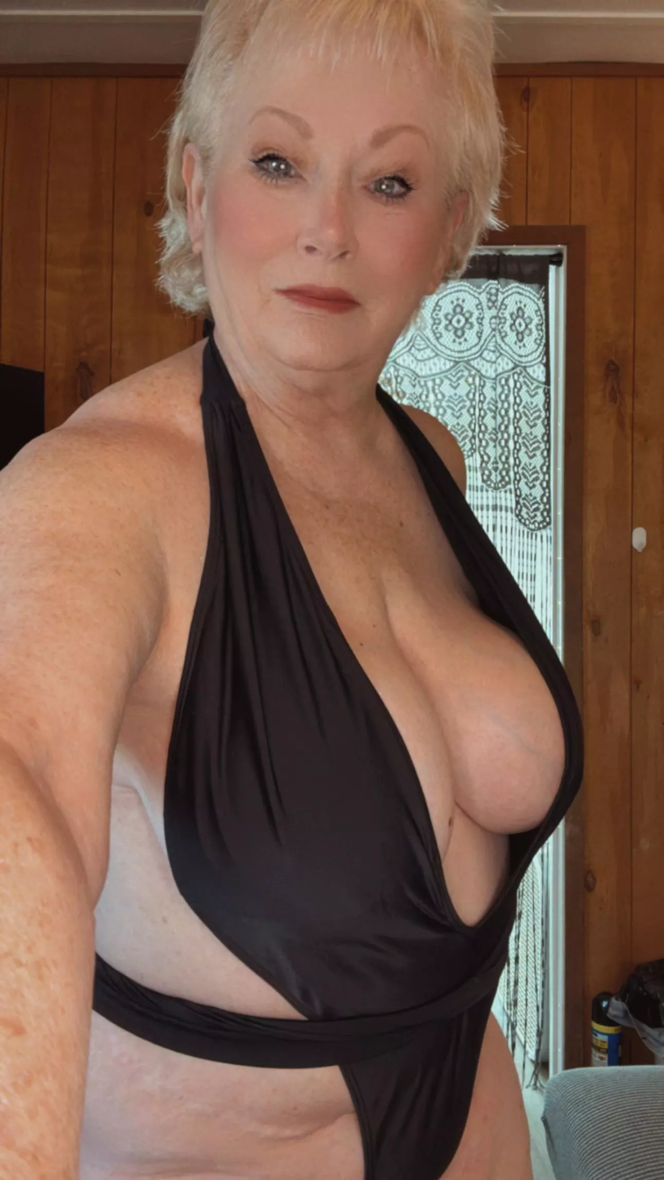 Some things just get better with age 😉 Rate the outfit!