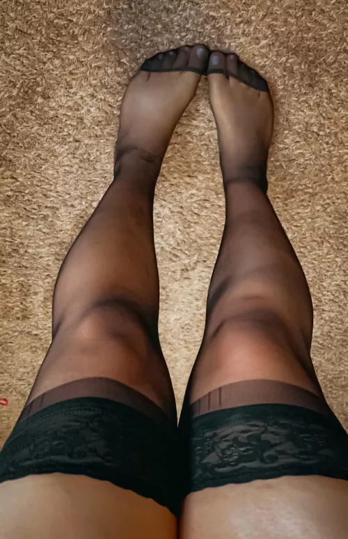 Thigh high Thursday 💜 