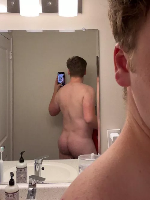 Walked by the mirror naked and thought my ass looked really good 🤤 [27]