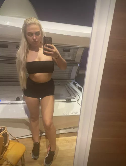 would you f*ck the local sunbed girl???