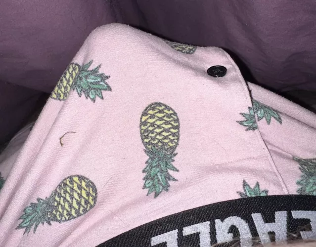 (28) - Anyone want some pineapple this morning? 🍍