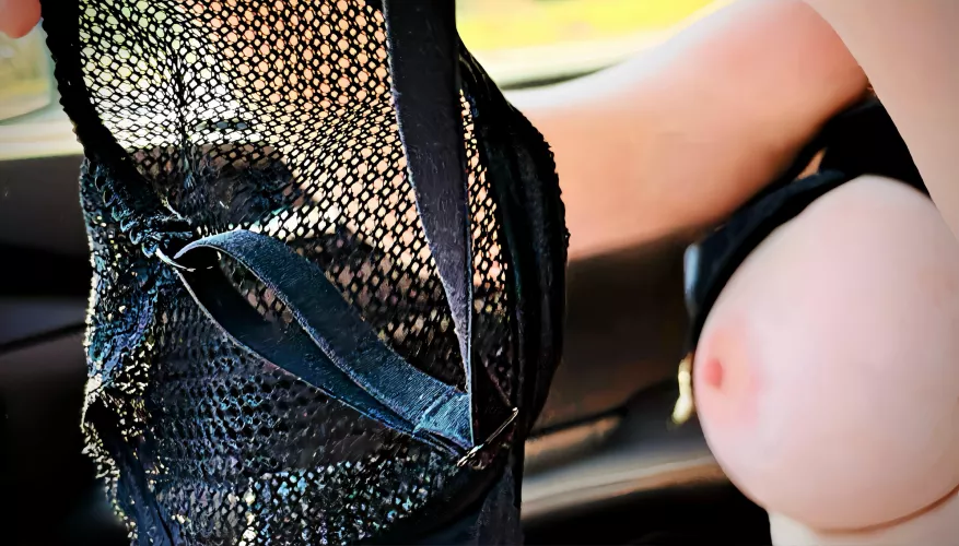 Changing my bra on the way to family reunion 