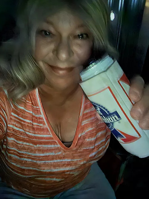 Cheers to a Friday night! 