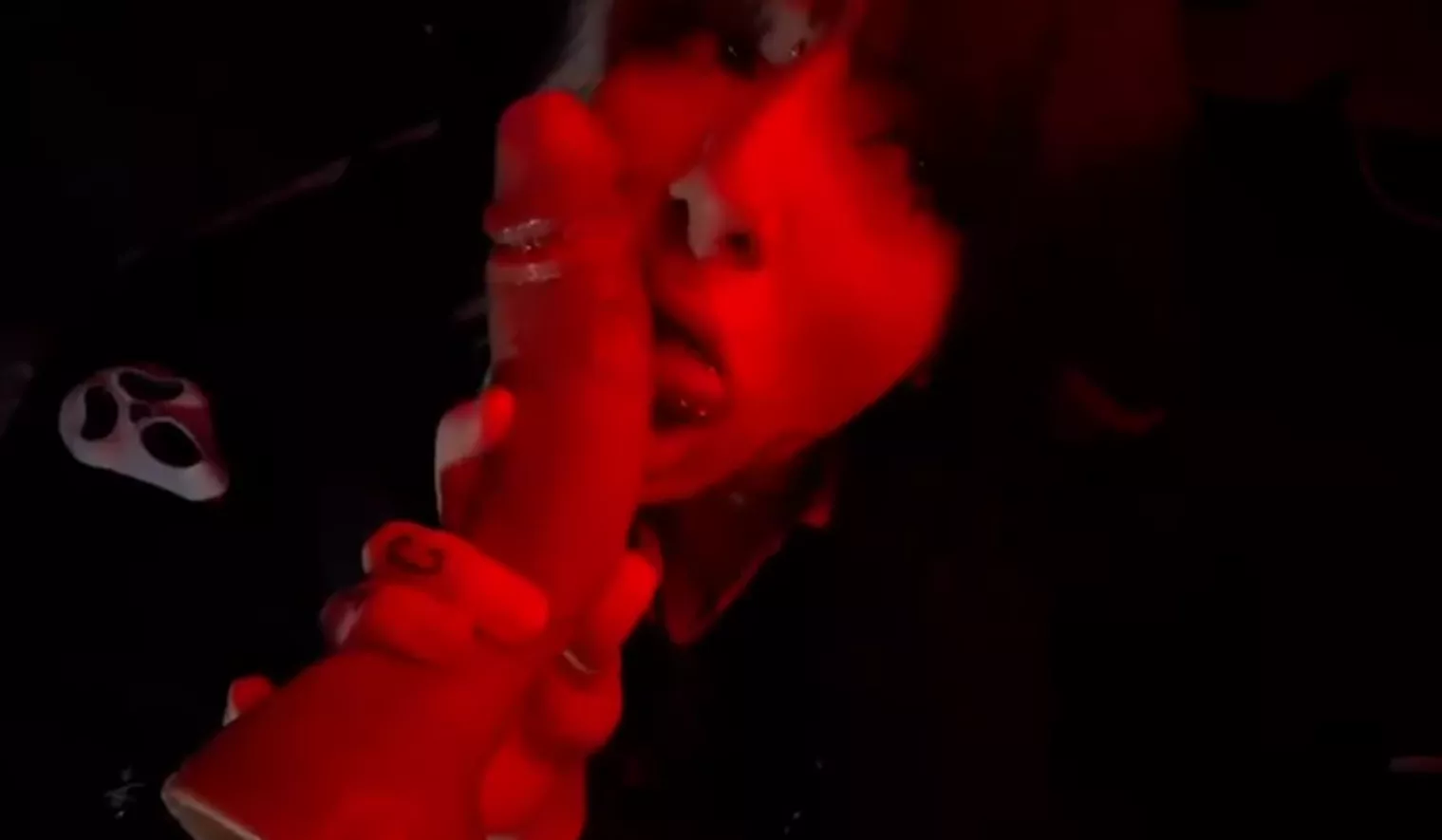 does anyone knows her please help!!