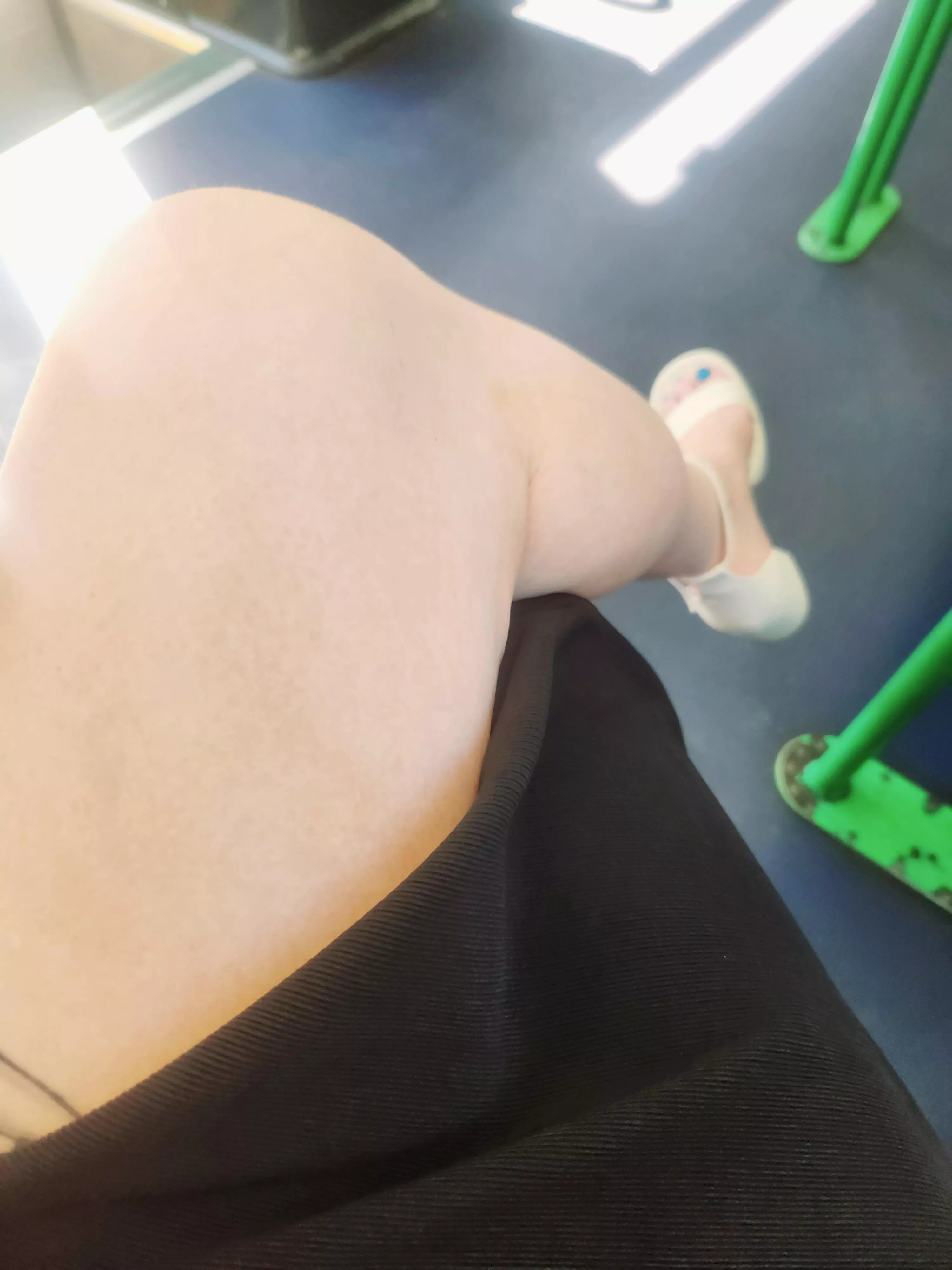 F4A location Flemington racecourse derby day! Come hang out. My friend is running late but 2x single women keen to have some fun in the sun today! 