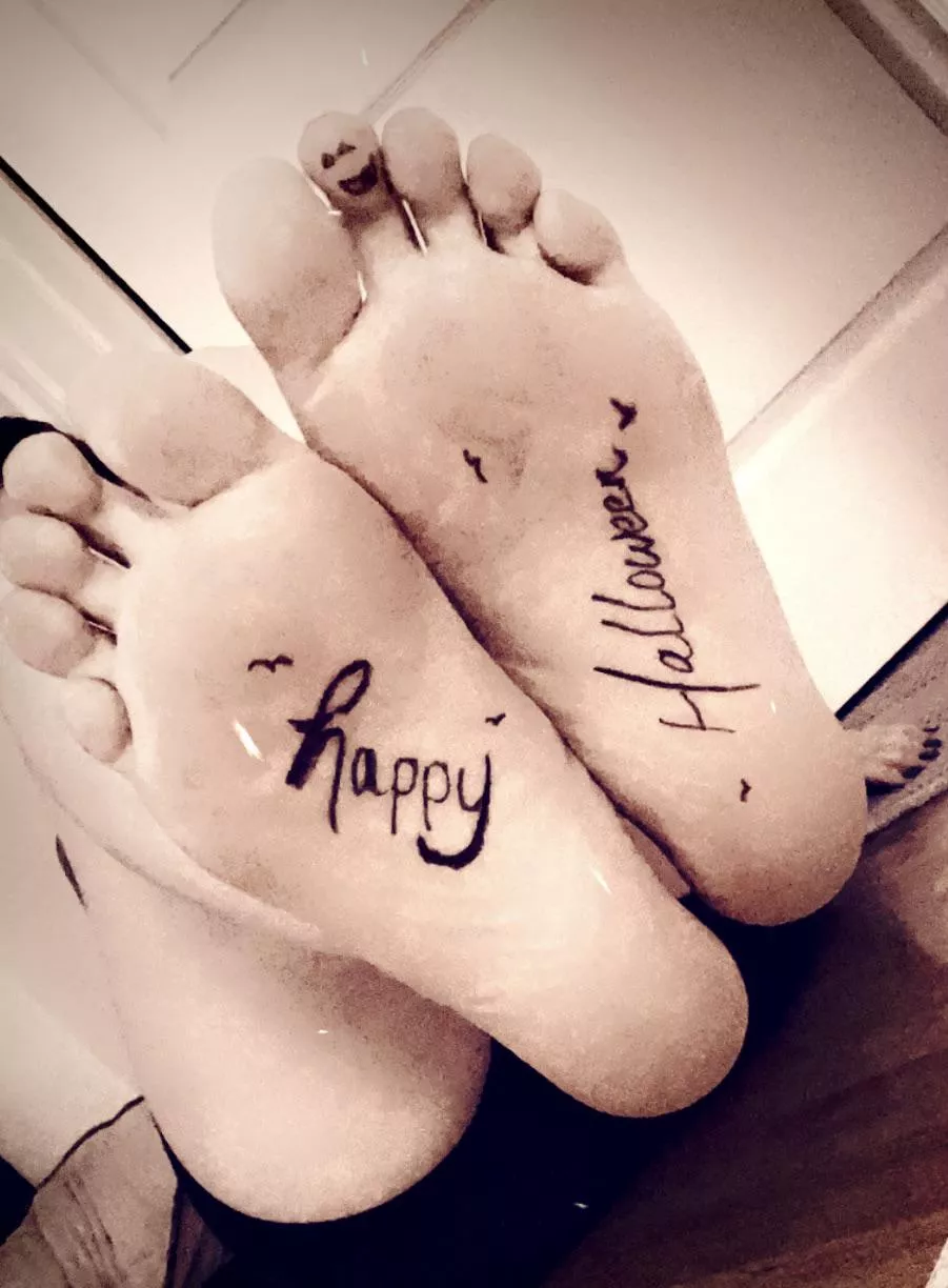 🎃. Happy Halloween Babes. 🎃