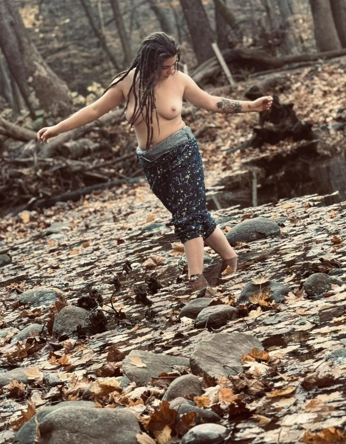 Happy Halloween my loves ♥️🎃 (don’t) stay out of trouble! 