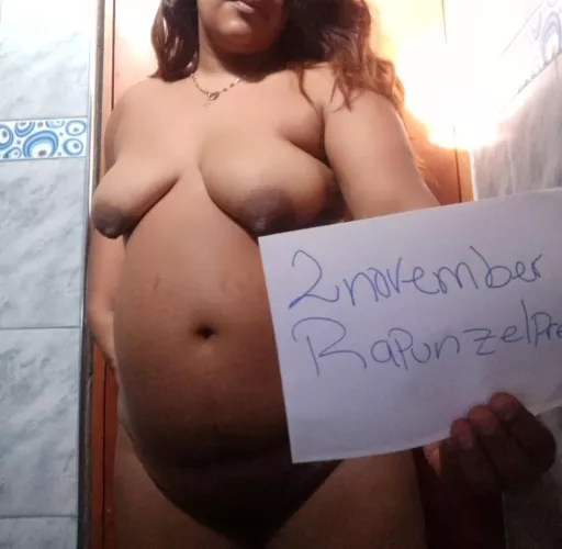 Hello, I am a beautiful pregnant woman for the third time and I want to play, I am 5 months old.