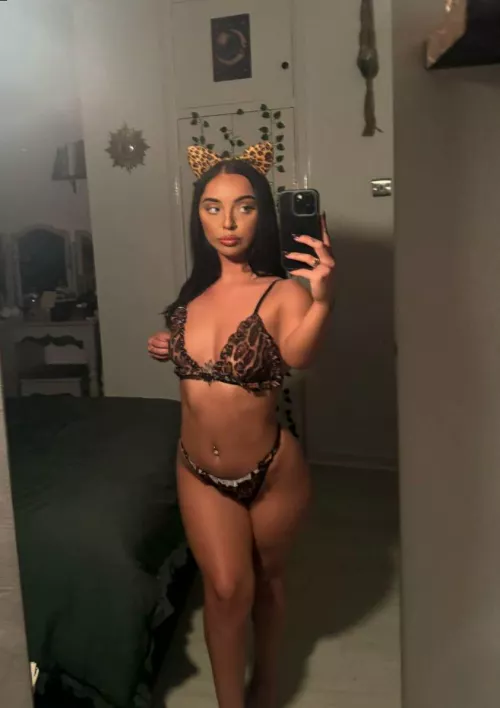 I hope your okay with girls under 5ft? 