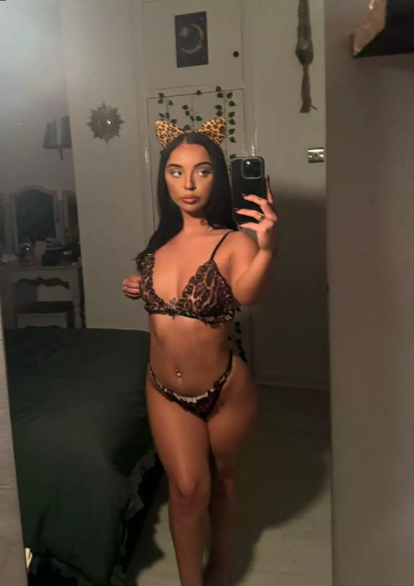 I hope your okay with girls under 5ft? 