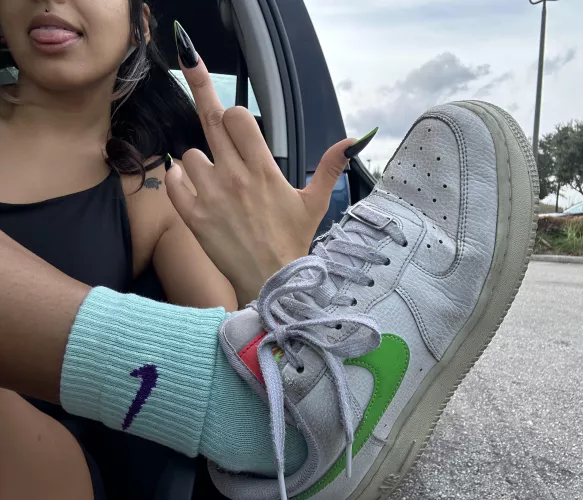 I say fuck off loser and all you see is a middle finger you wanna suck😂