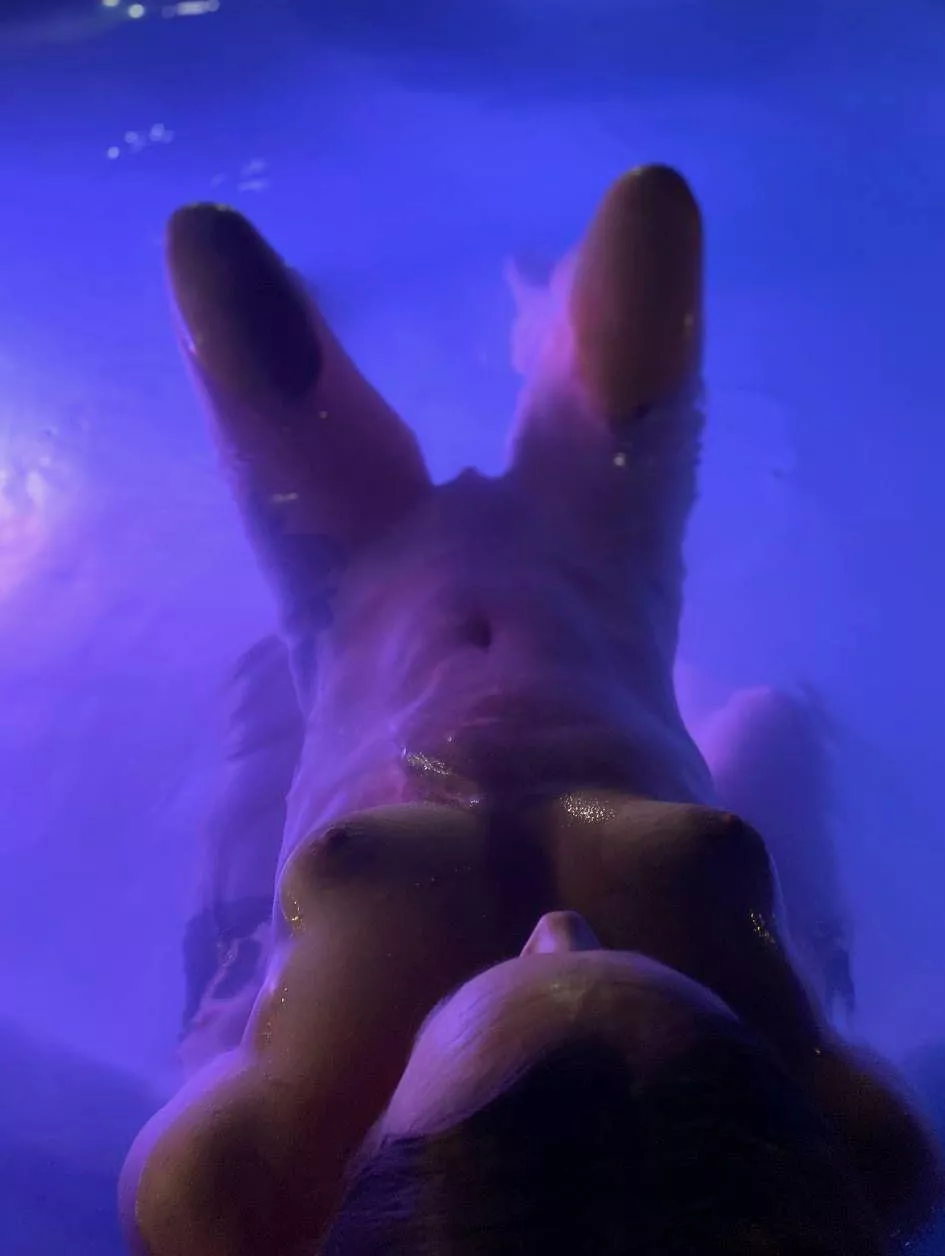 I wont mind if you slip, fall into this pool and start fucking my brains out.. just saying 25 F4M 