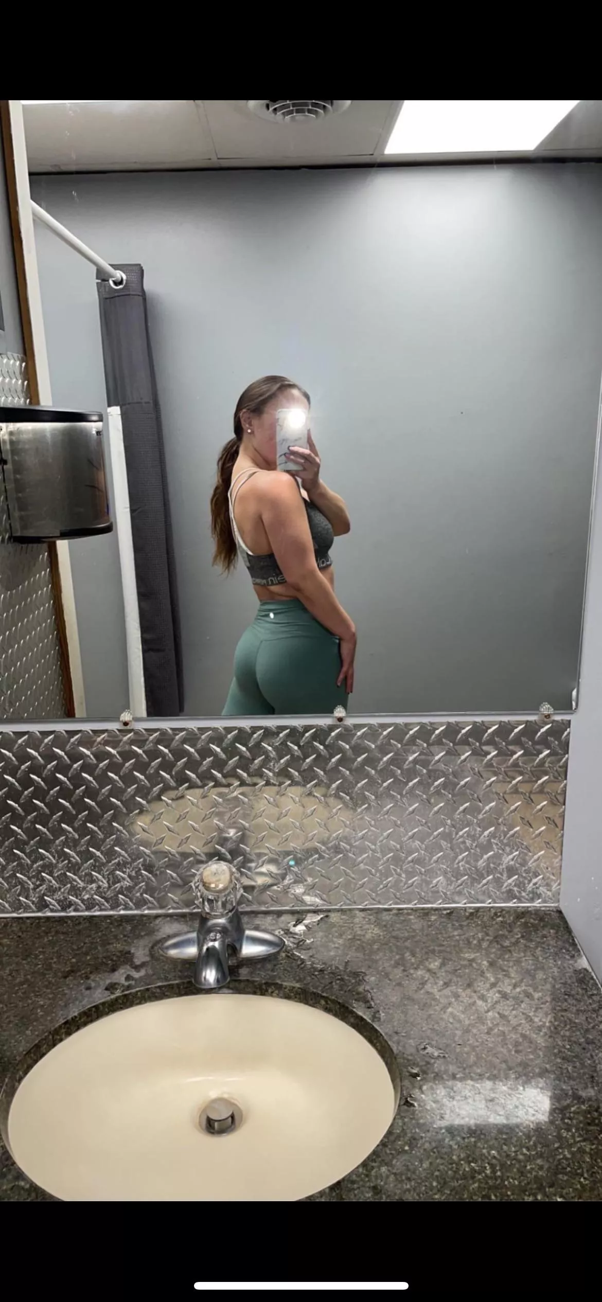 Little pre workout selfie…