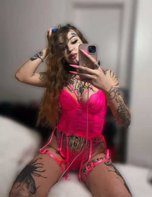 say 'yes' if you want to spun with a goth girl