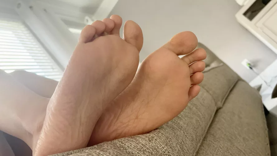 Soles!! Dm me for more feet content! 