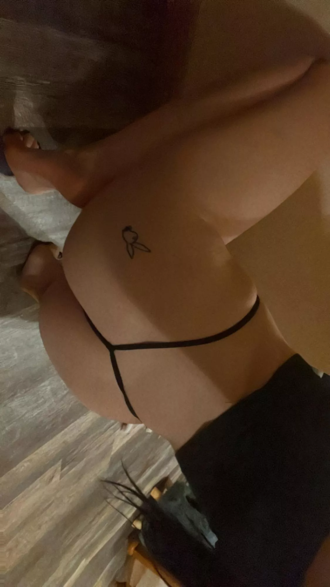 Teeeeennnyyyy tiny thong squat 🏋️‍♀️ [oc]