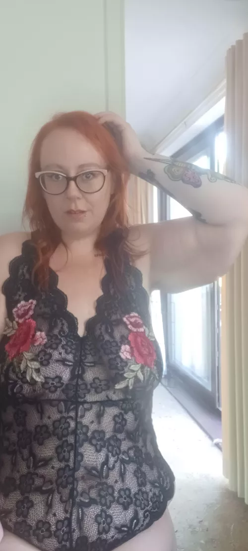 Voluptuous redhead at your service