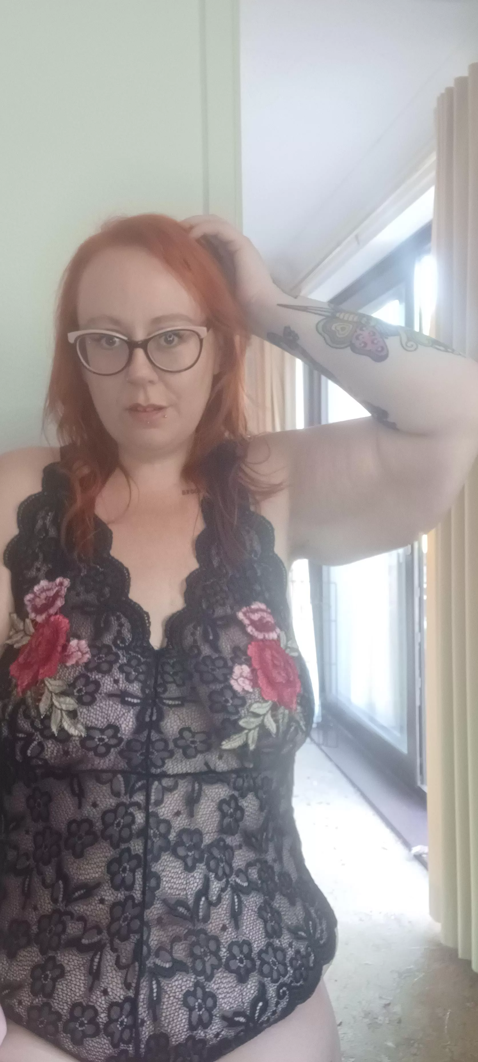 Voluptuous redhead at your service