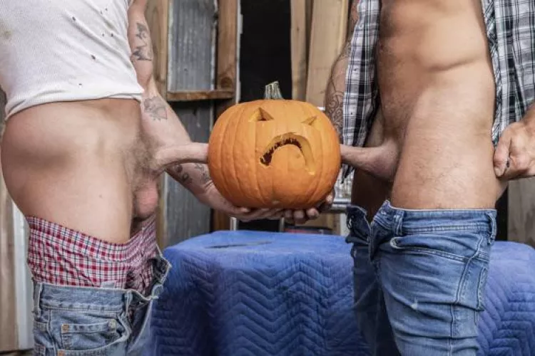 Wishing you all some spooky stroking today!! 🎃 