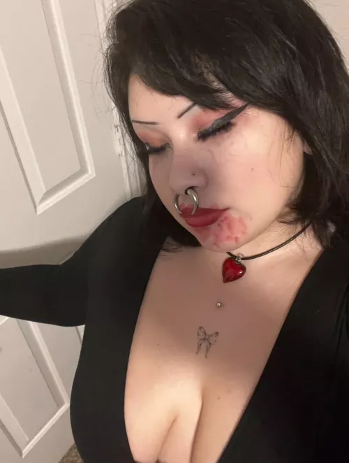 Would you let a vampire dom rock your world with a simple “send” ? 💋