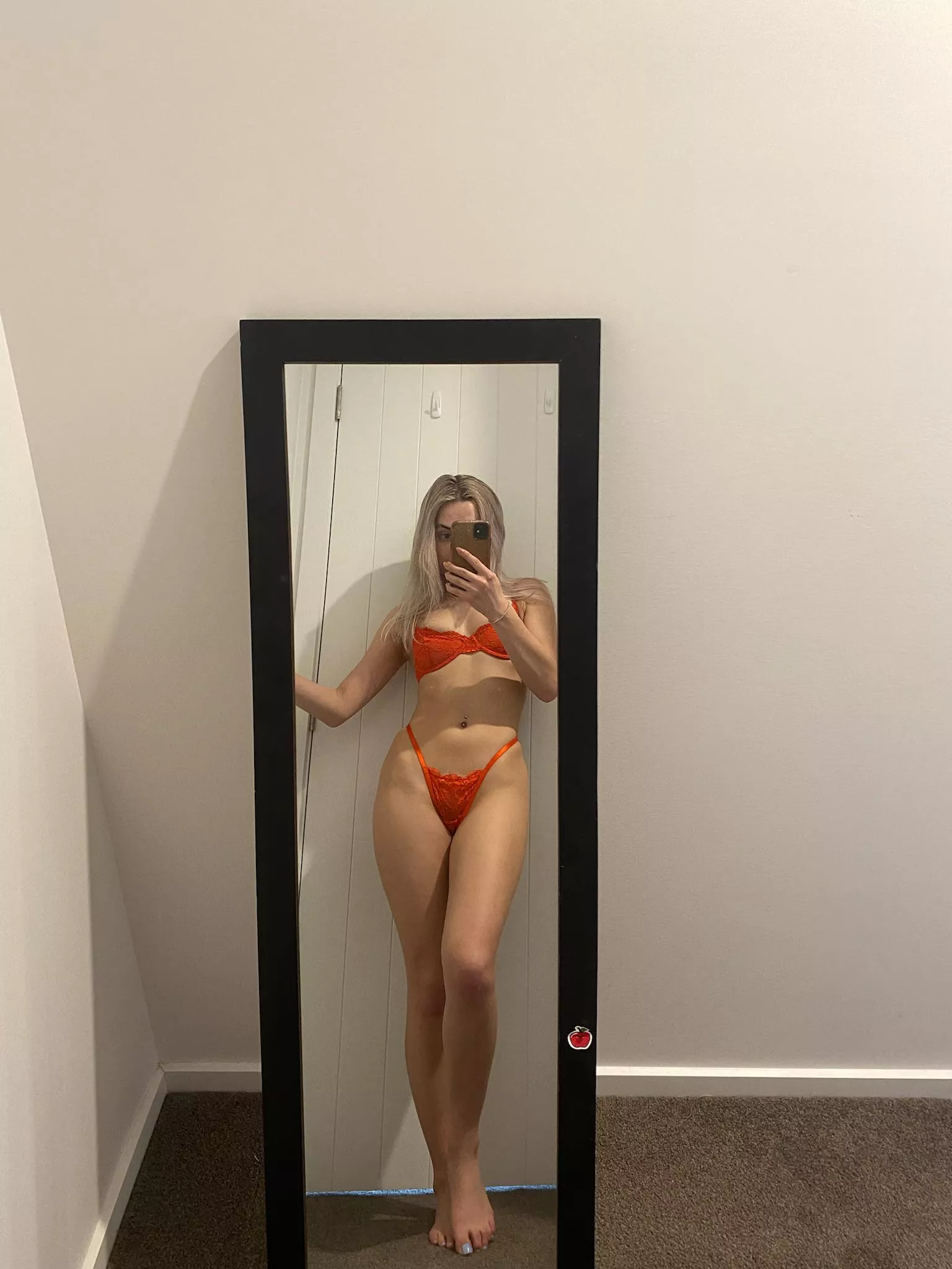 18 F4M looking for an older daddy to fill me up in Green Bay, hmu!