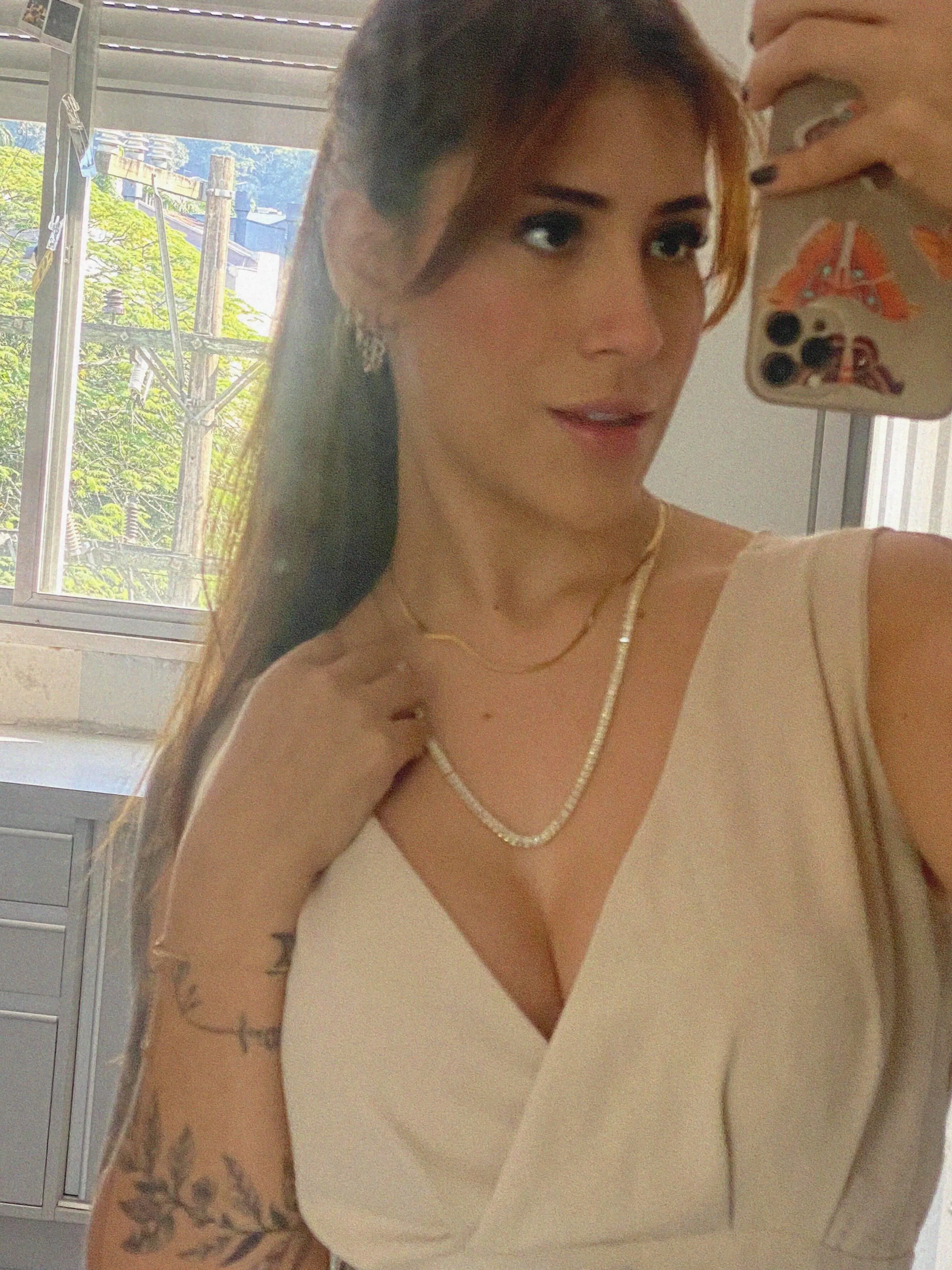 23 [F4M] Just flexing my style and my sparkle