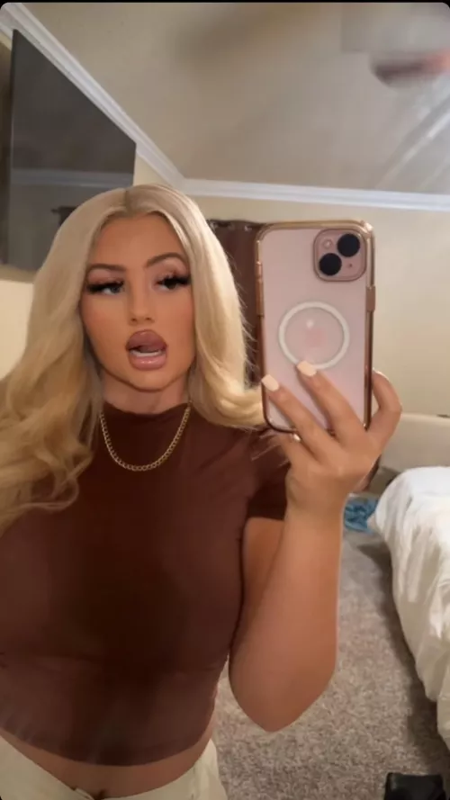 23 [F4M] only here in Boston until Tuesday hml 