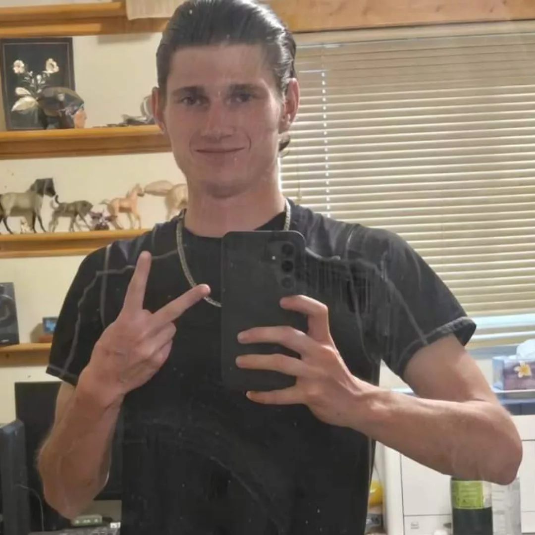 25 m4f looking for cougar.