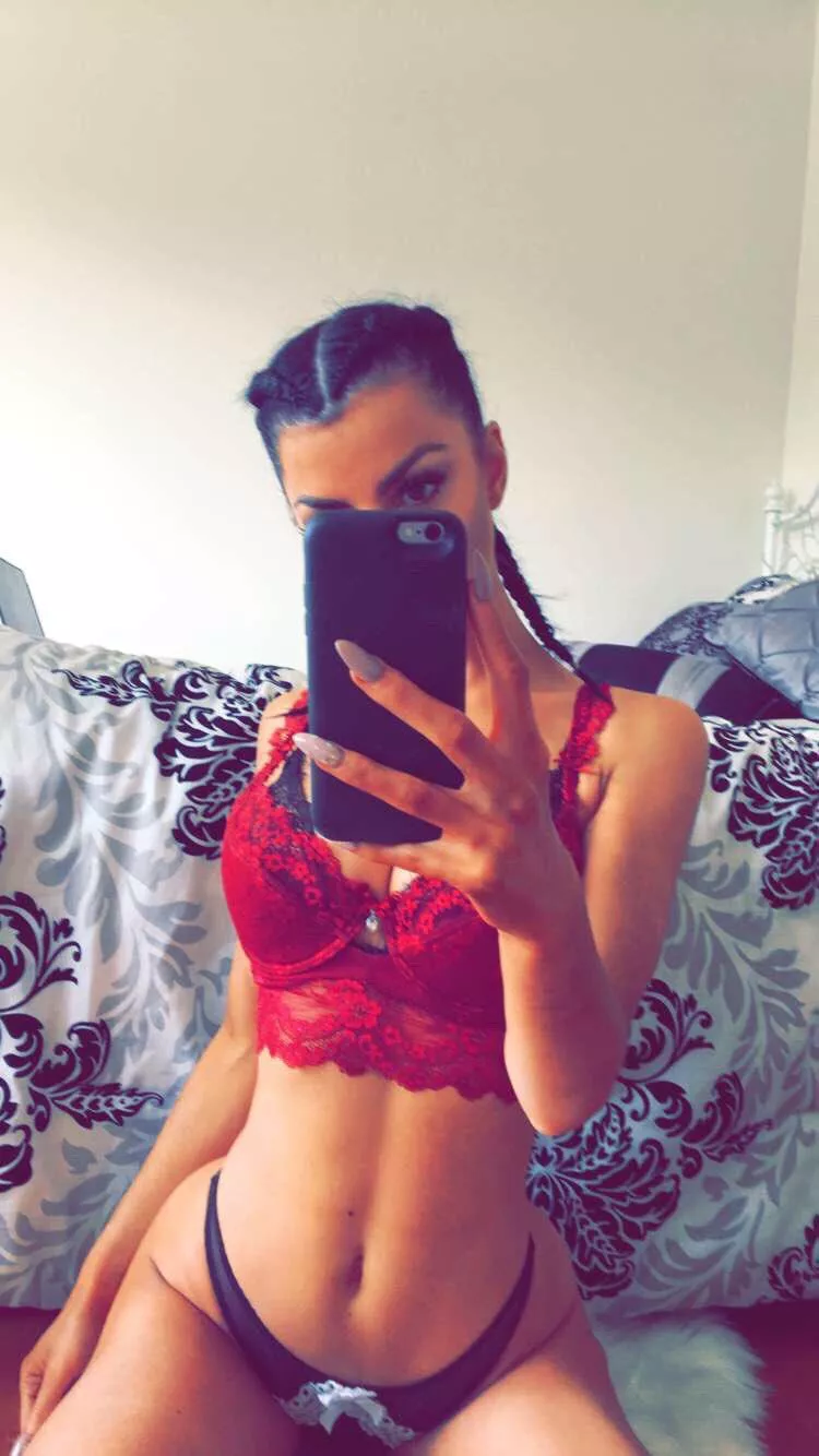 28 [F4M] Come get what you need Tele: @SideThxt 