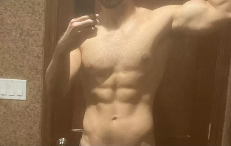 29 [M4W] - Manhattan - 6 feet 7, jacked , hung 