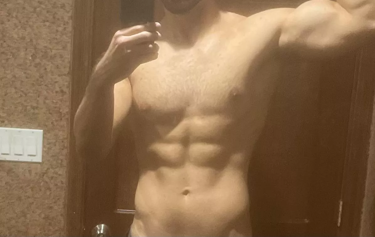 29 [M4W] - Manhattan - 6 feet 7, jacked , hung 