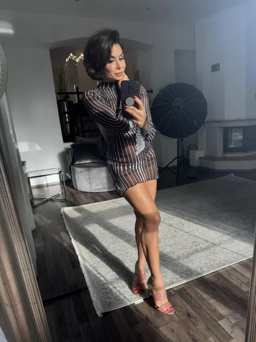 41f, loving this classic but sexy look