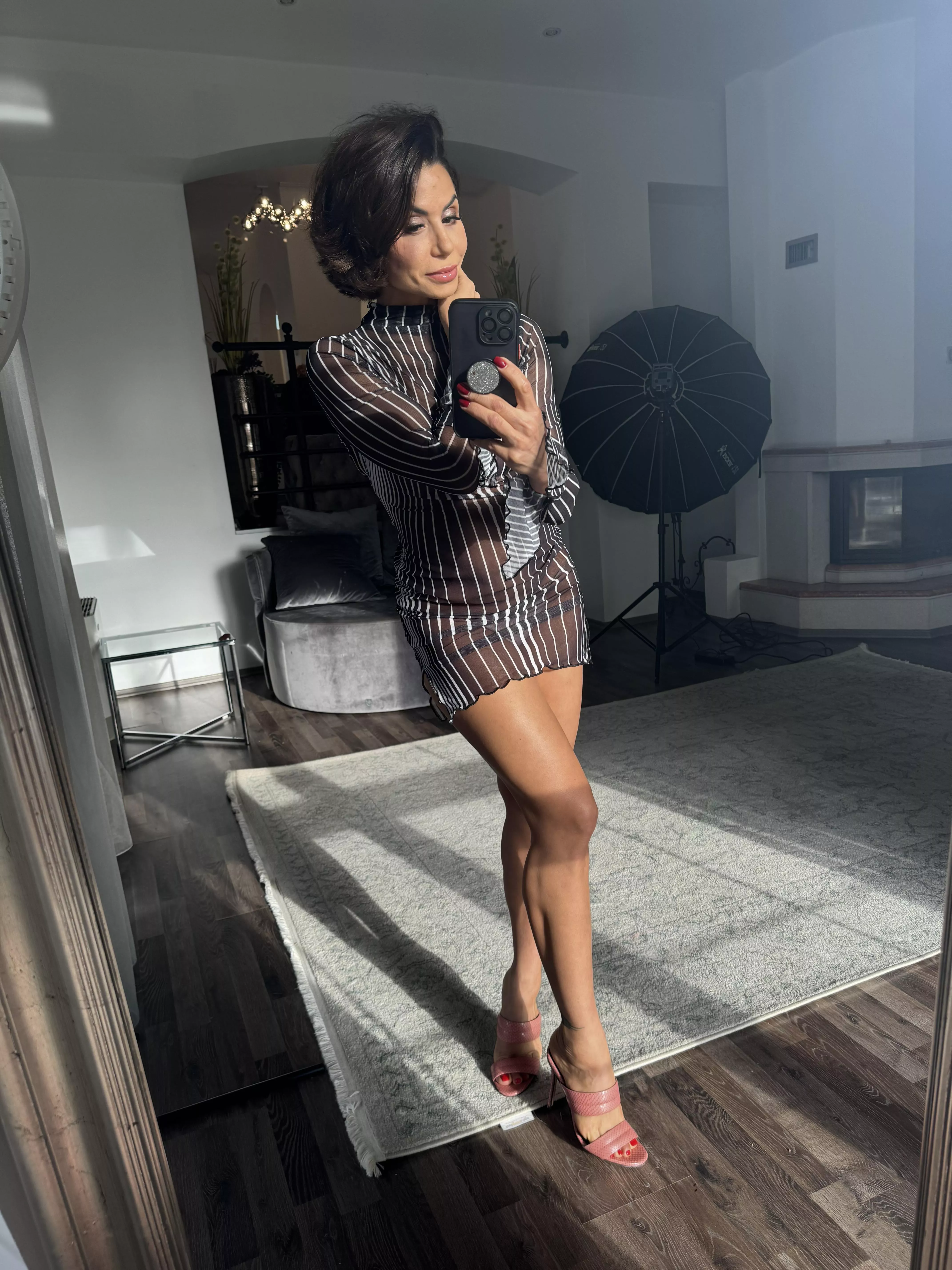 41f, loving this classic but sexy look