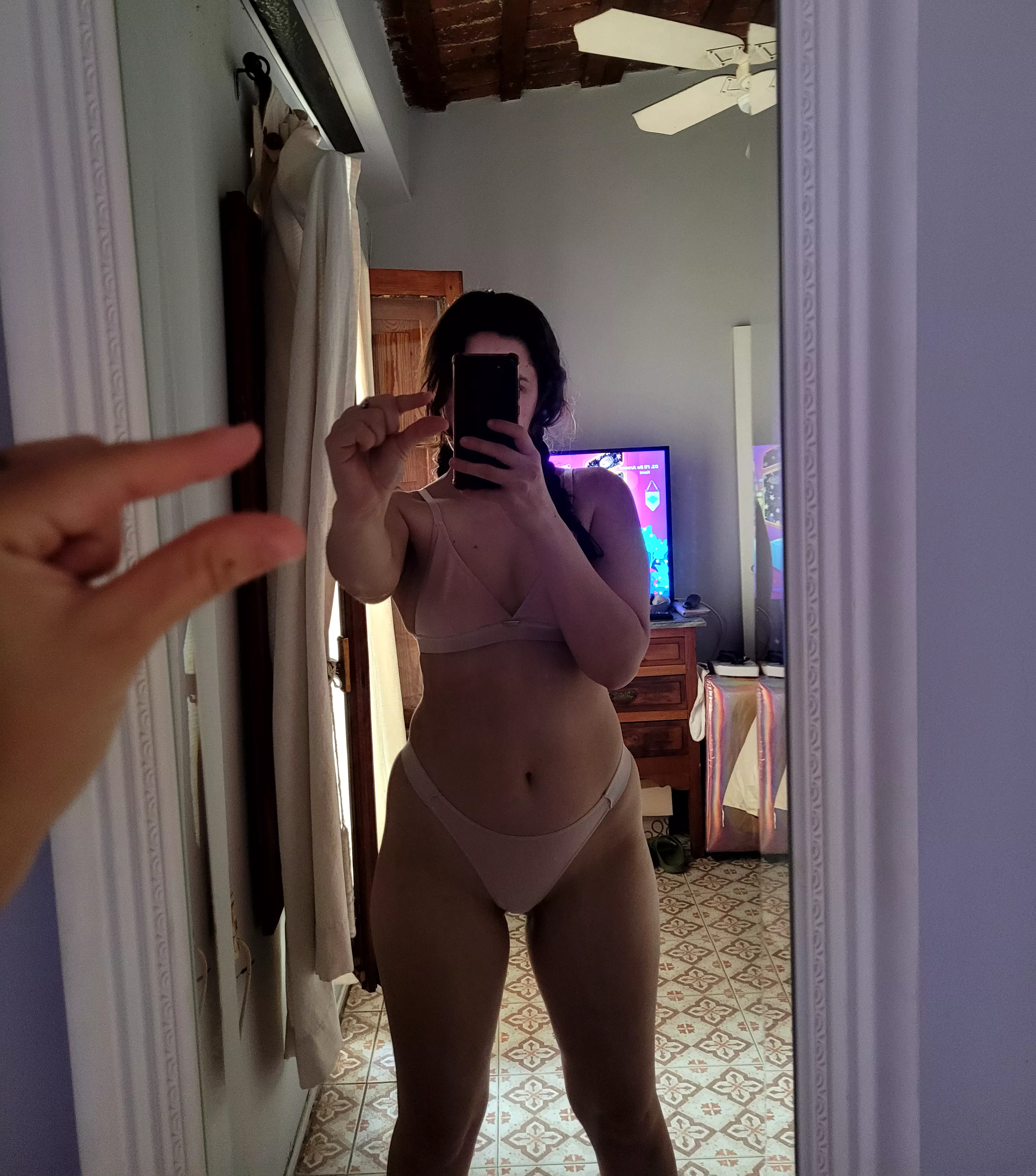 A Latina mistress like me could never be with a loser like you. Your micro penis just makes me laugh when I see you