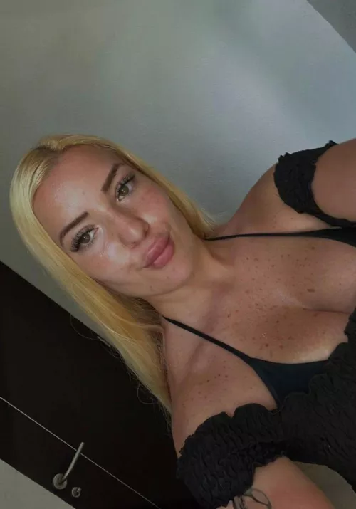 Anyone up to make tonight a bit more thrilling? 19 F in the mood for fun!
