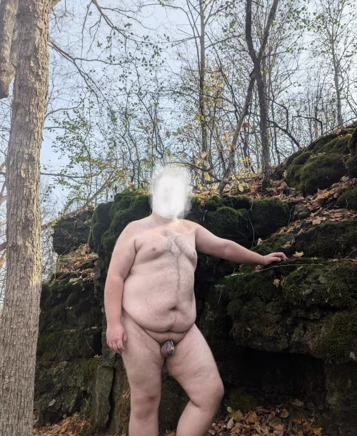 Au natural while on a nature trail. 