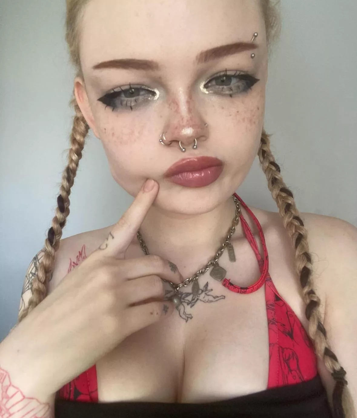 Call me daddy whilst you empty out your bank for me :3