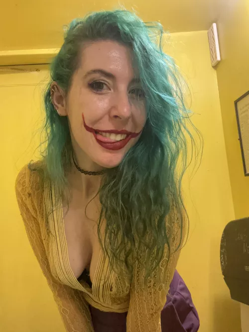 Clown cleavage