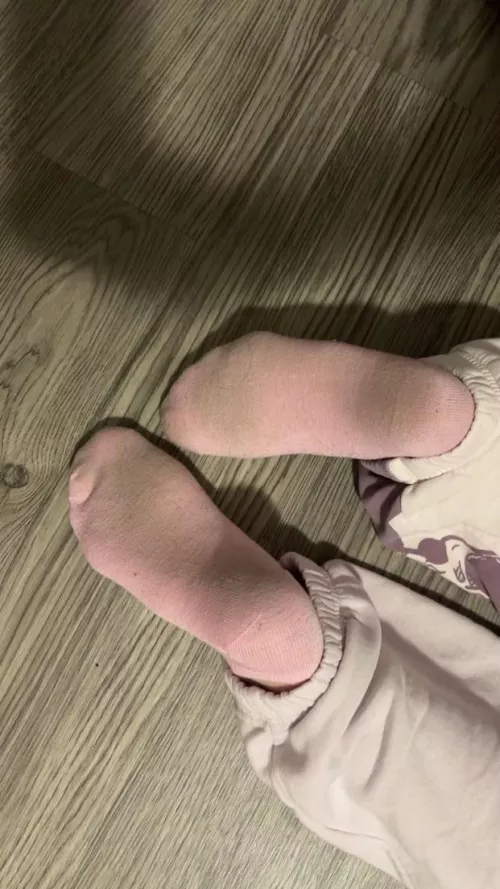 Cum and get ‘em each pair comes with tracking number and proof of wear photos message me if interested (: