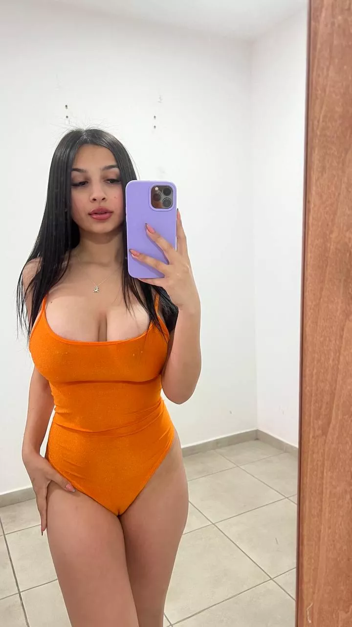 Do anyone really likes good cleavage?