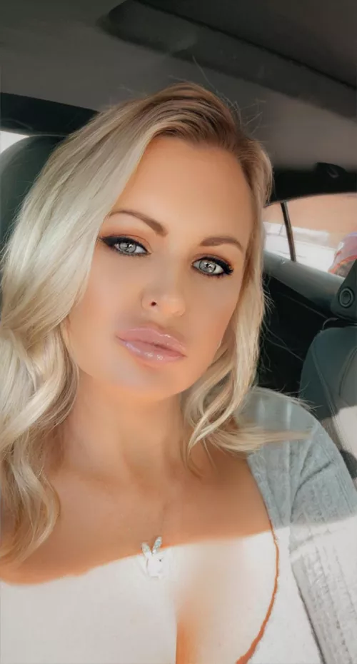 Do my lips look soft n juicy?