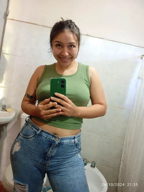 Do you like how this jean looks on me?