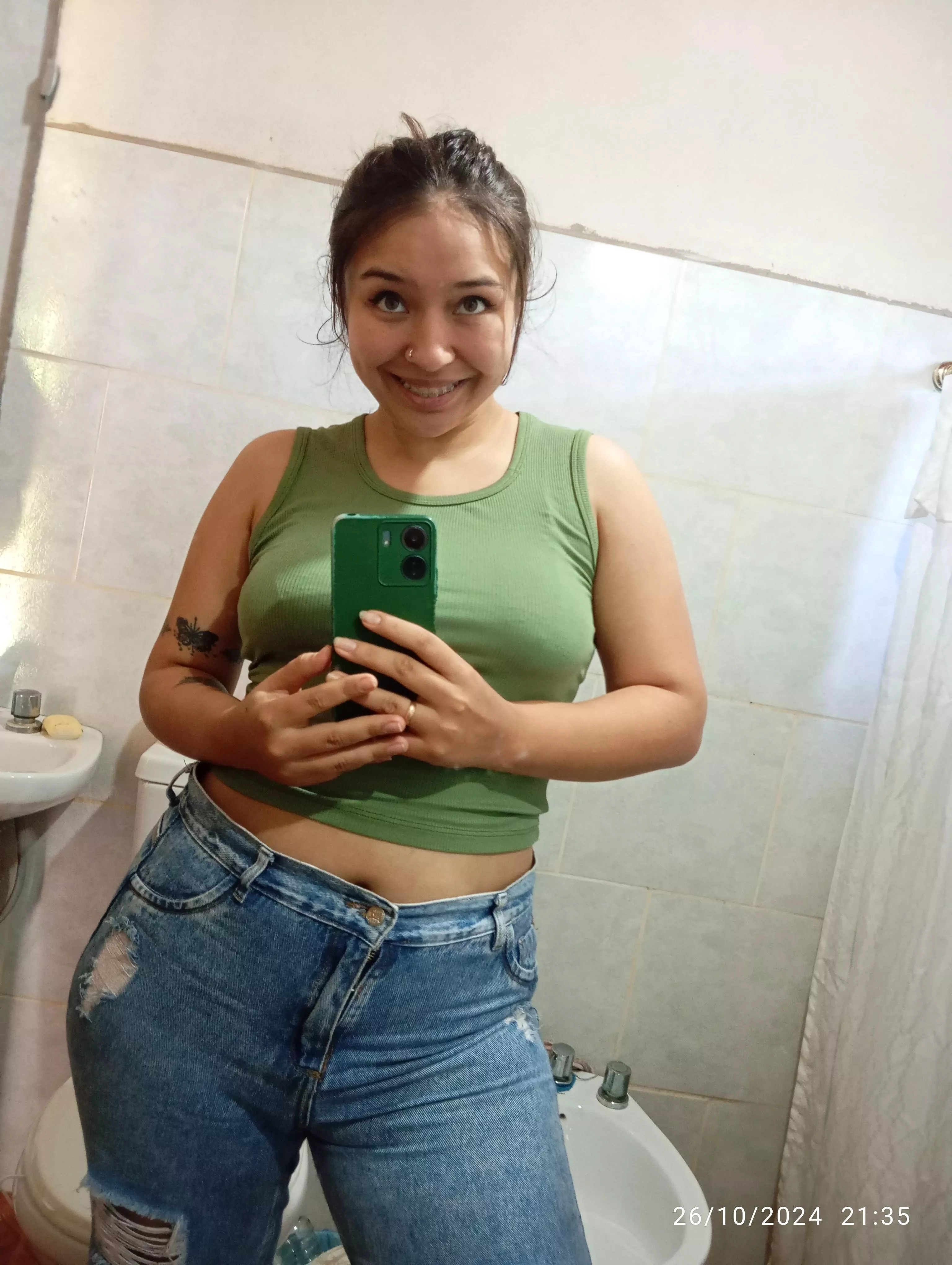 Do you like how this jean looks on me?