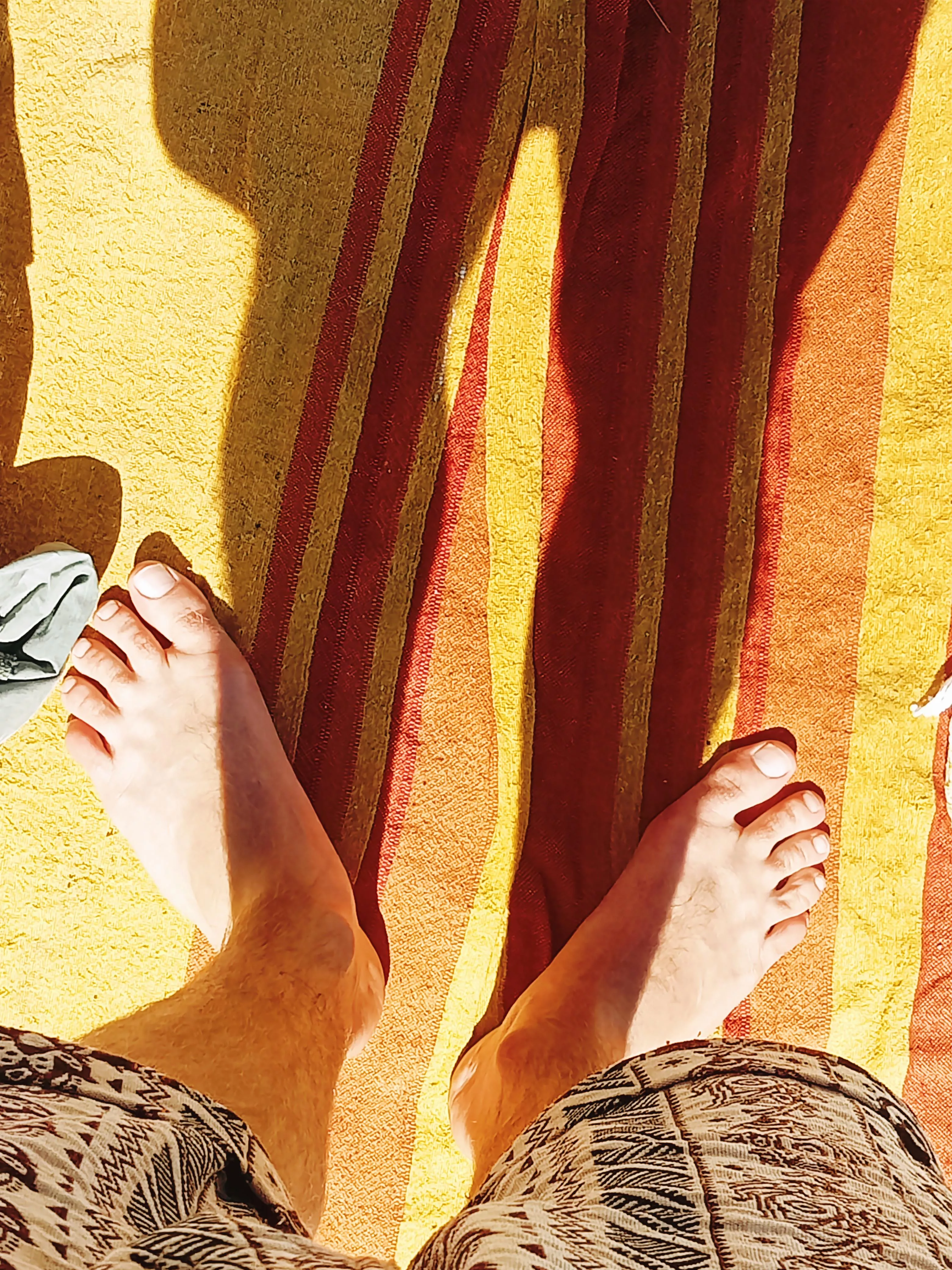 Feet on a beach towel that's it that's all this picture is nothing more nothing less🤣