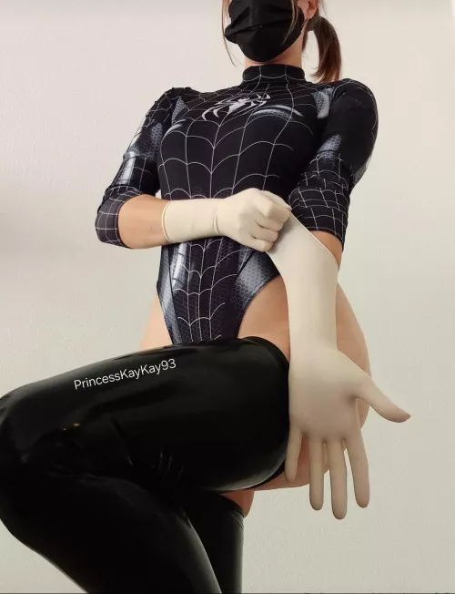 Get yourself in the Halloween mood with surgical latex 😍👻🎃🔥