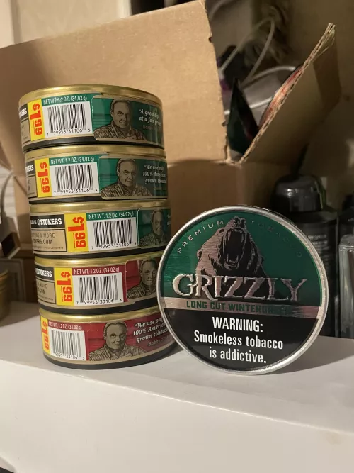 Got stocked up on some stokers and trying my first can of grizzly 
