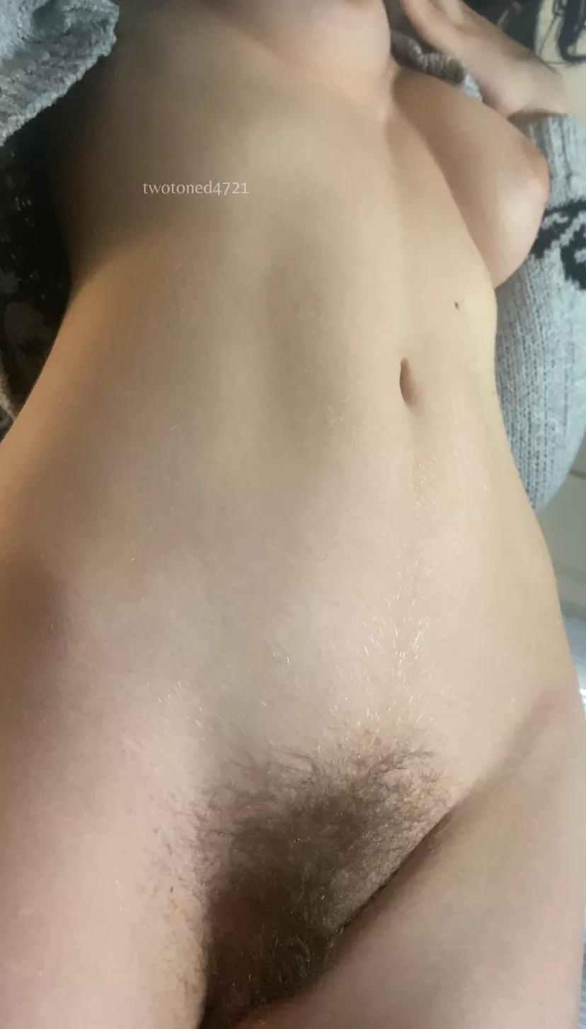 hairy goth pussy for you to worship :)