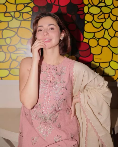 Hania amir 