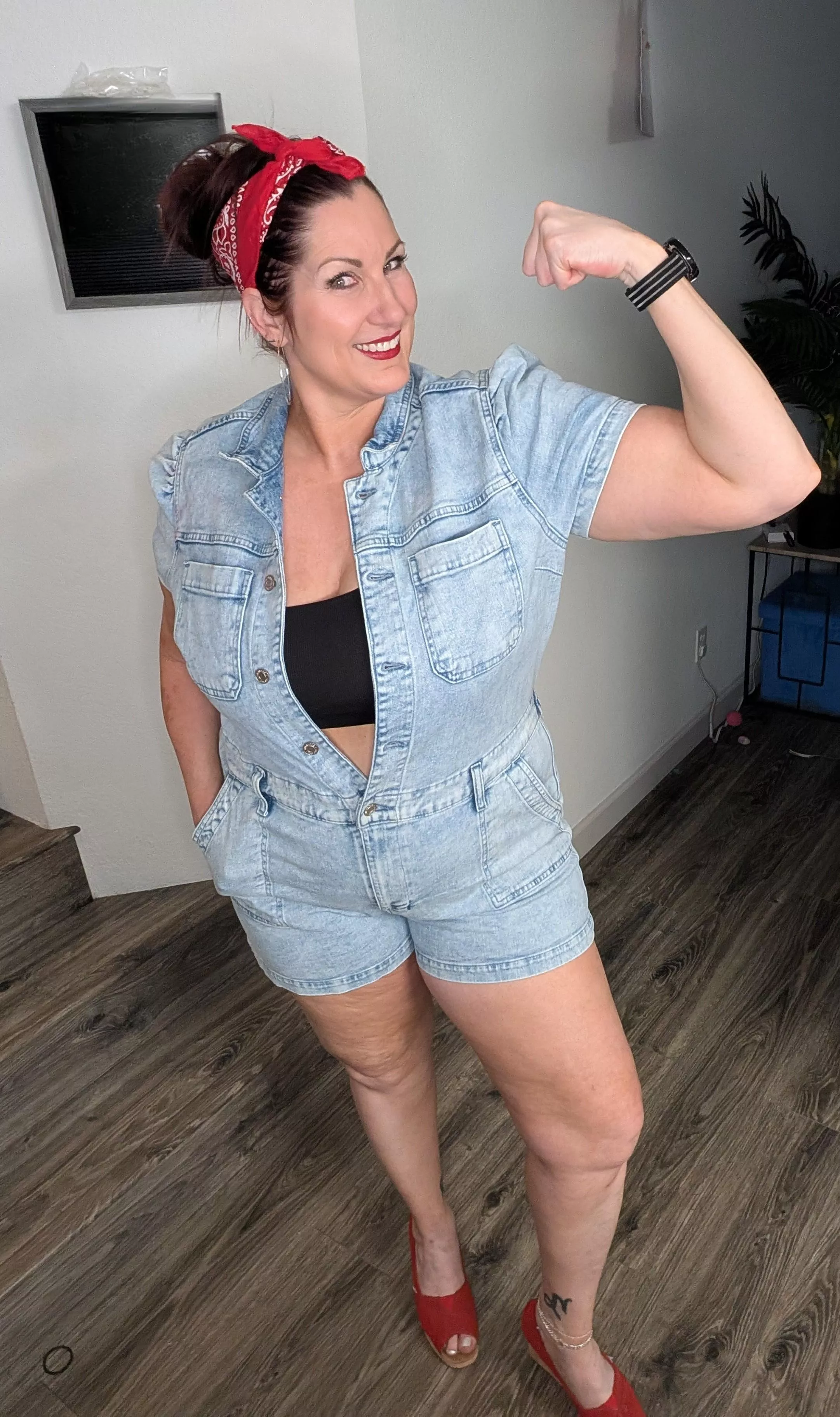 Happy Halloween! Glamming up Rosie the Riveter