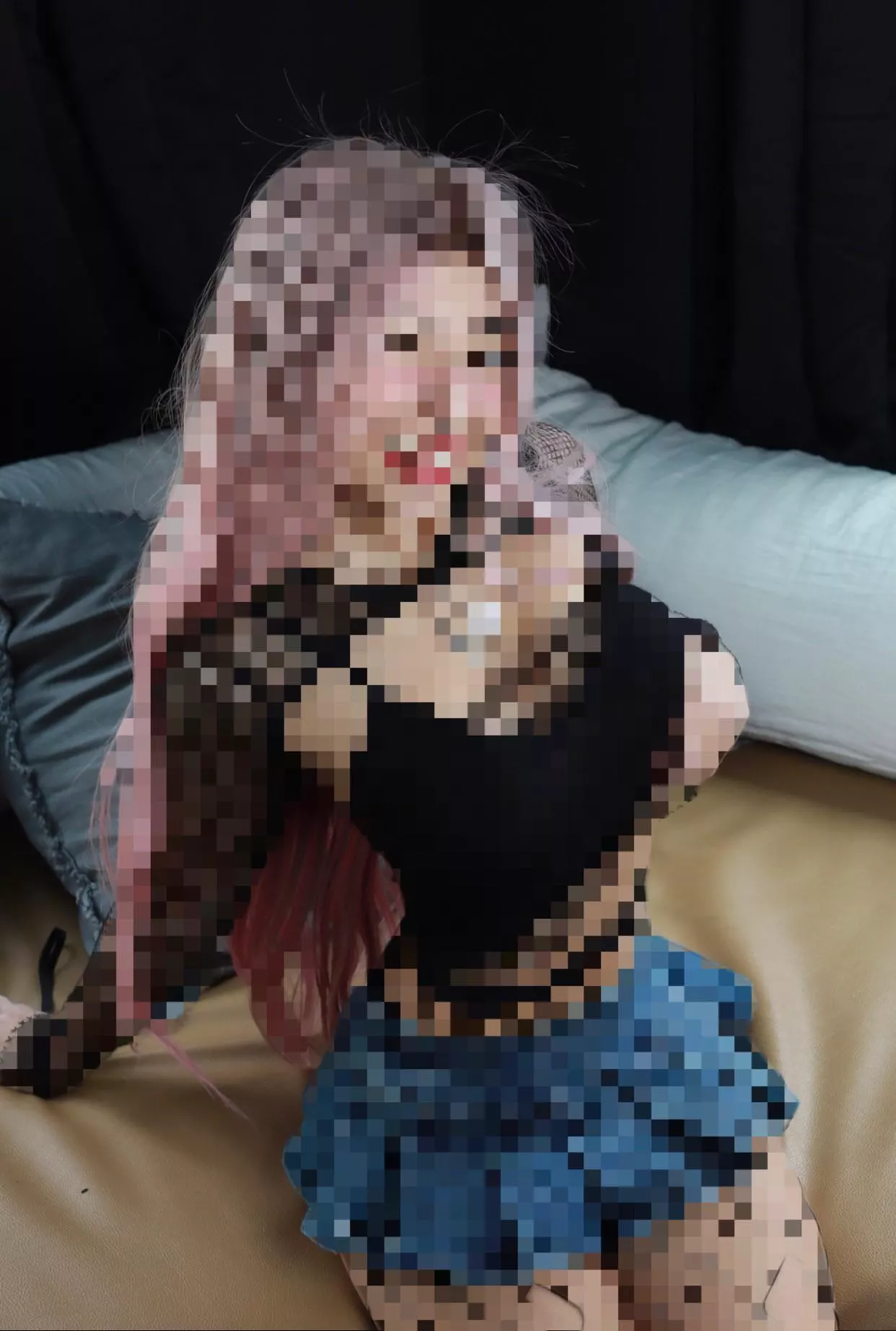 Her pink hair looks so cute doesnt it